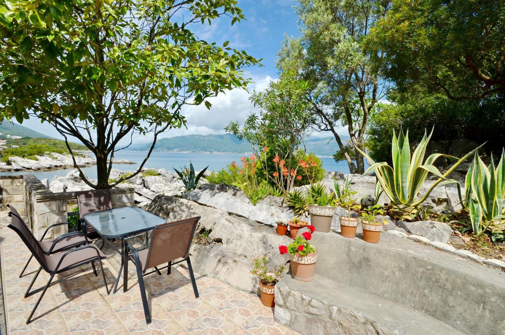 Holiday Home Brinic Tivat Exterior photo
